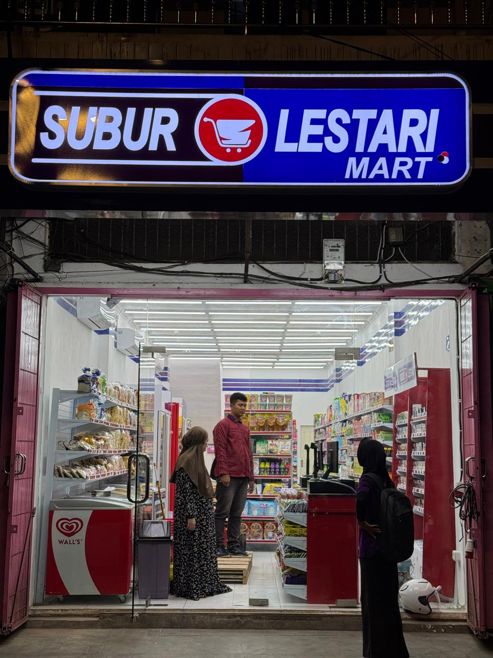 Subur Lestari Mart Malam Hari