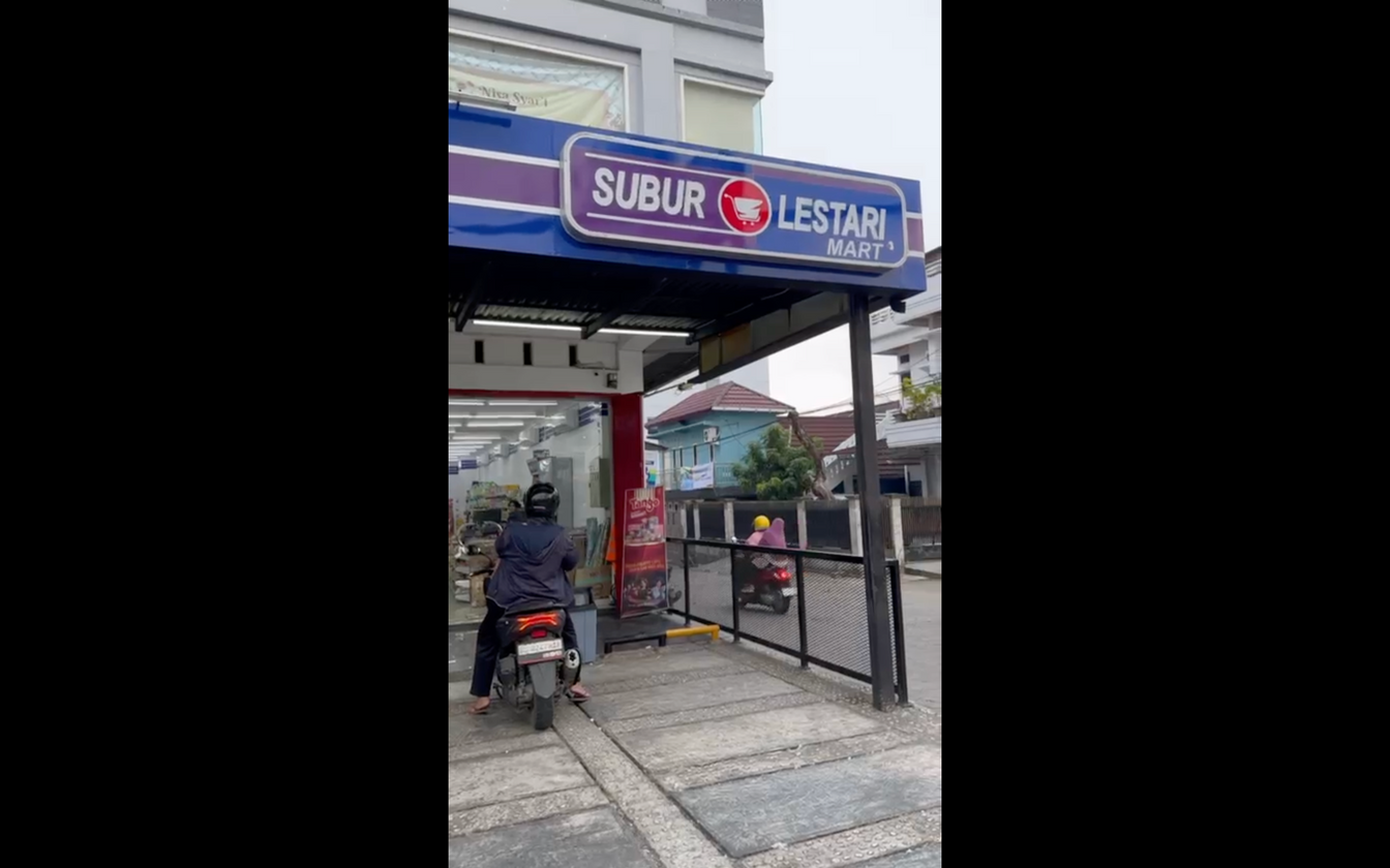 Tampak Samping Toko